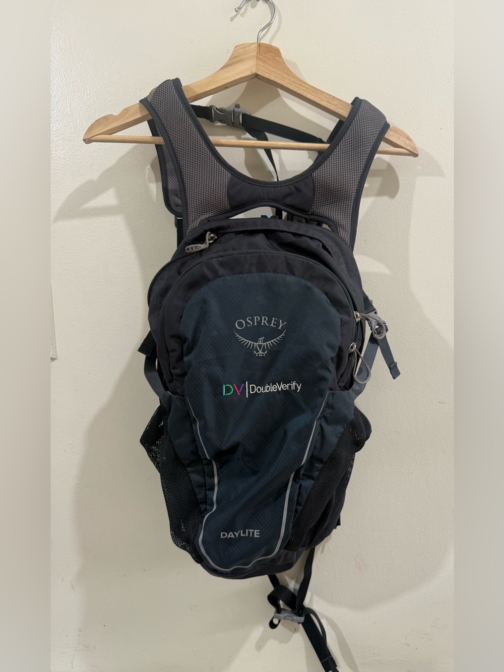 OSPREY Daylite Men's Black and Dark Blue Hydration Pack